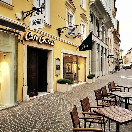Ferienwohnung Himmelberg 80M2 In Der Altstadt Und Toll Fuer Familien 克拉根福 外观 照片